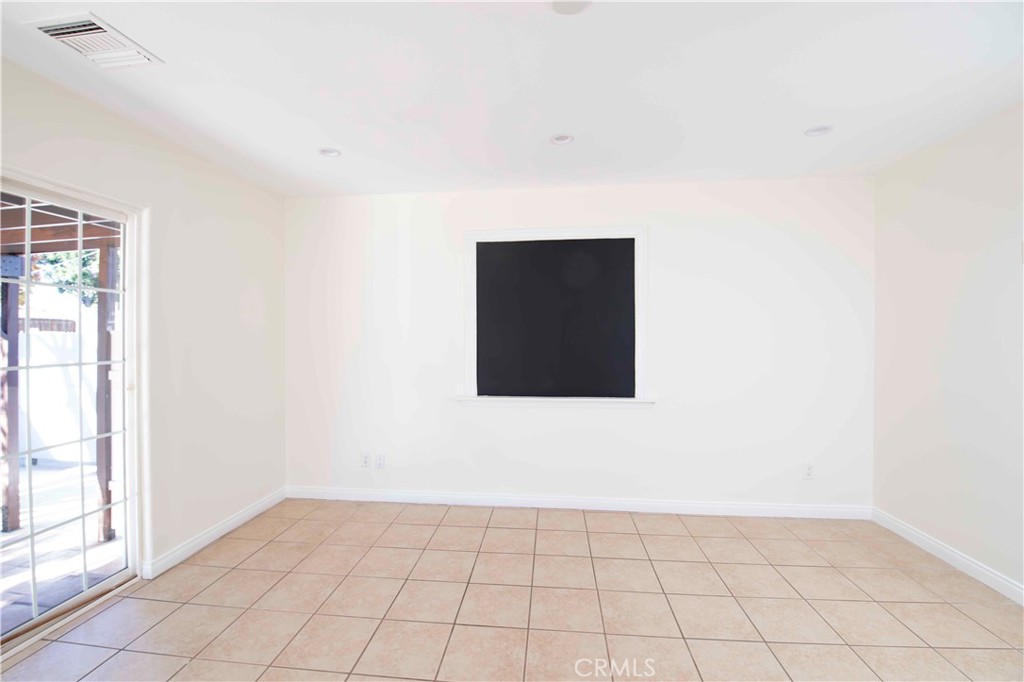 6417 White Oak Avenue Reseda, CA 91335 - Photo 28 of 50 a view of an empty room