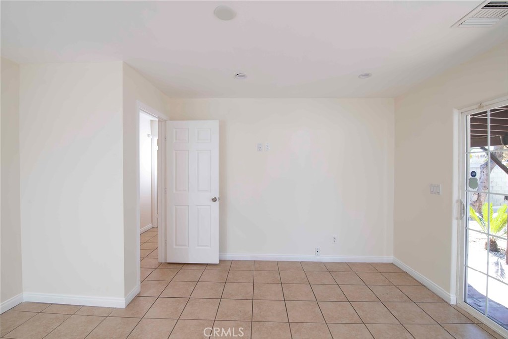 6417 White Oak Avenue Reseda, CA 91335 - Photo 30 of 50 a view of an empty room and window