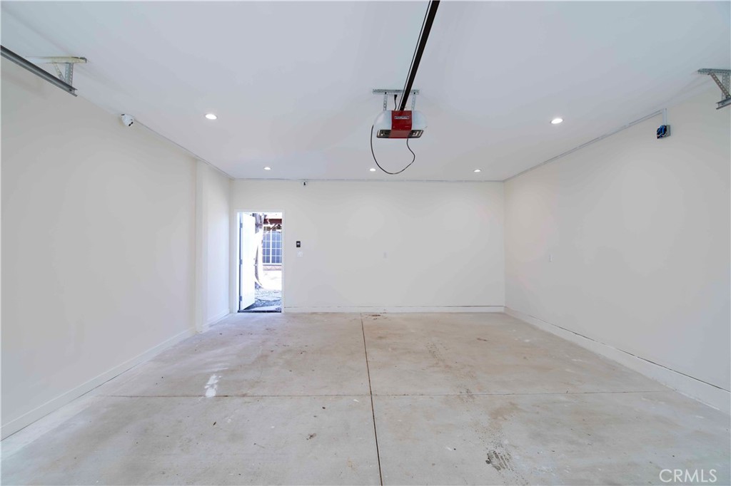 6417 White Oak Avenue Reseda, CA 91335 - Photo 43 of 50 a view of an empty room