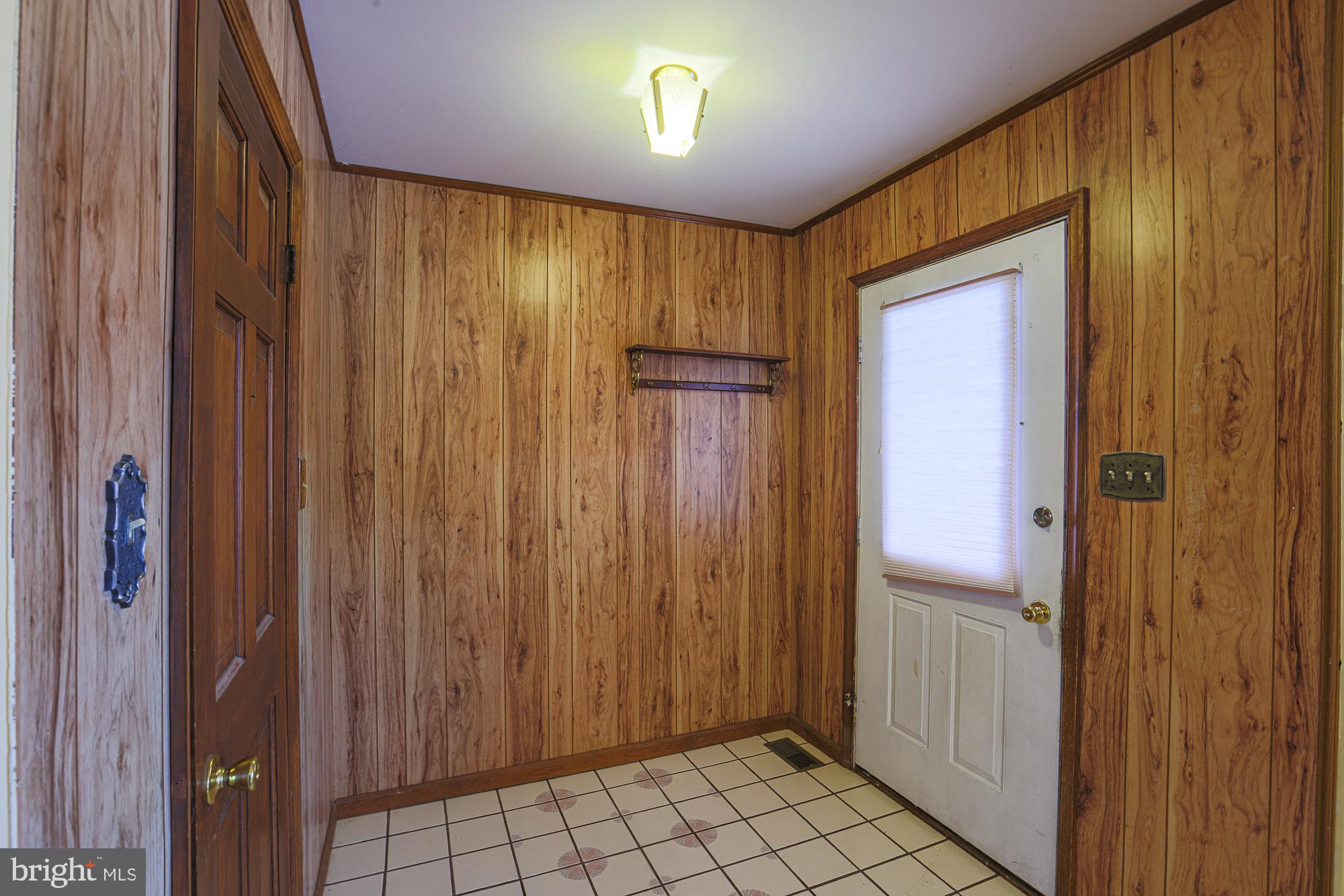 31 Blake Road Elkton, MD 21921 - Photo 10 of 54 Welcoming entryway with rustic charm.