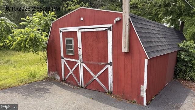 2060 Adams Road East Greenville, PA 18041 - Photo 4 of 32 Charming red barn-style shed.