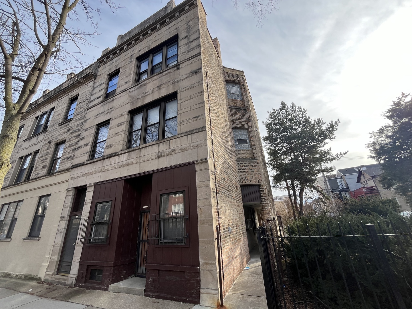 1037 West Polk Street Chicago, IL 60607 - Photo 1 of 36 Gallery Image 1