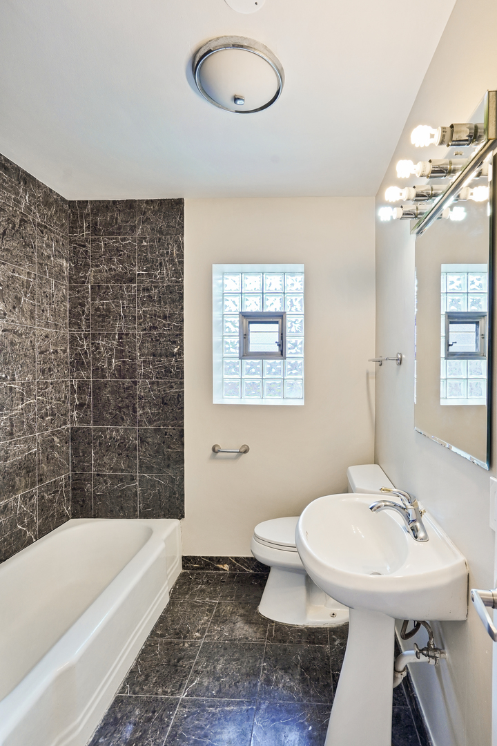 1037 West Polk Street Chicago, IL 60607 - Photo 12 of 36 Gallery Image 12