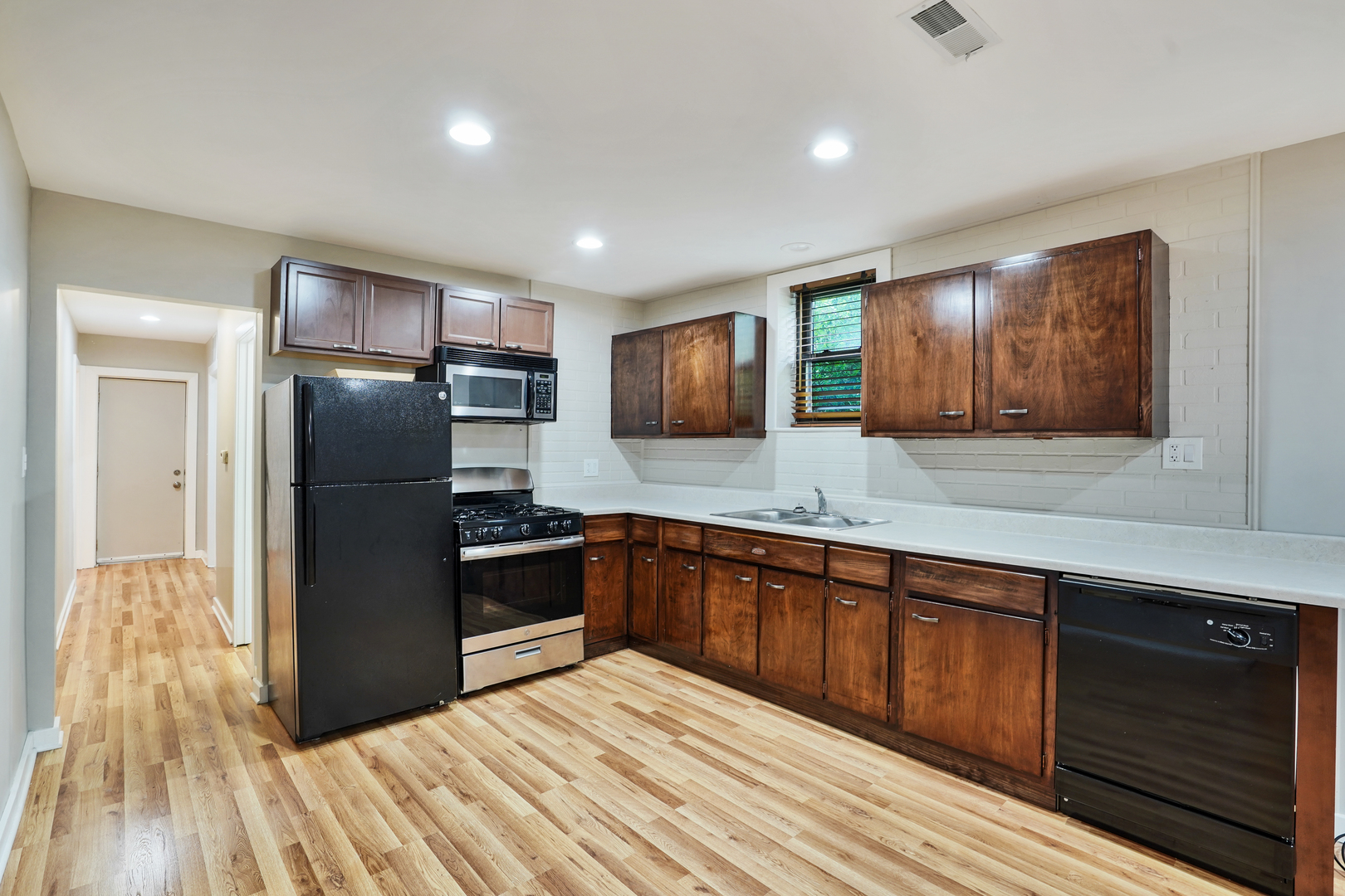 1037 West Polk Street Chicago, IL 60607 - Photo 2 of 36 Gallery Image 2
