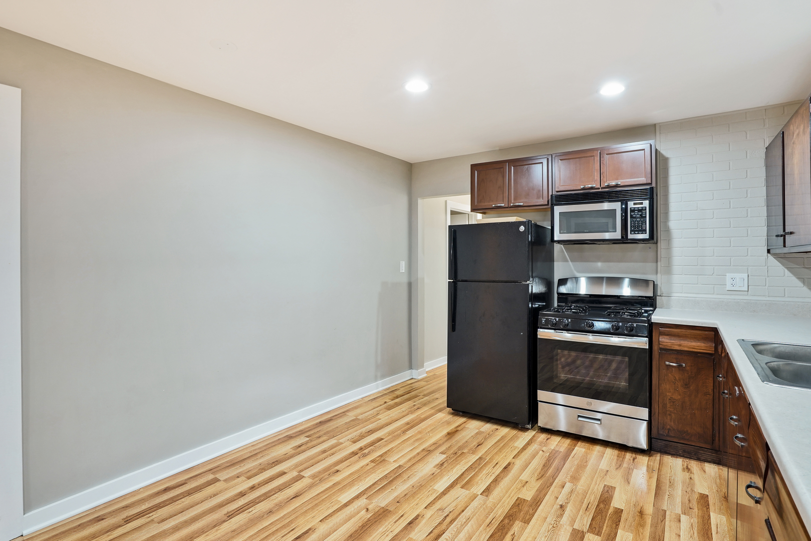 1037 West Polk Street Chicago, IL 60607 - Photo 3 of 36 Gallery Image 3