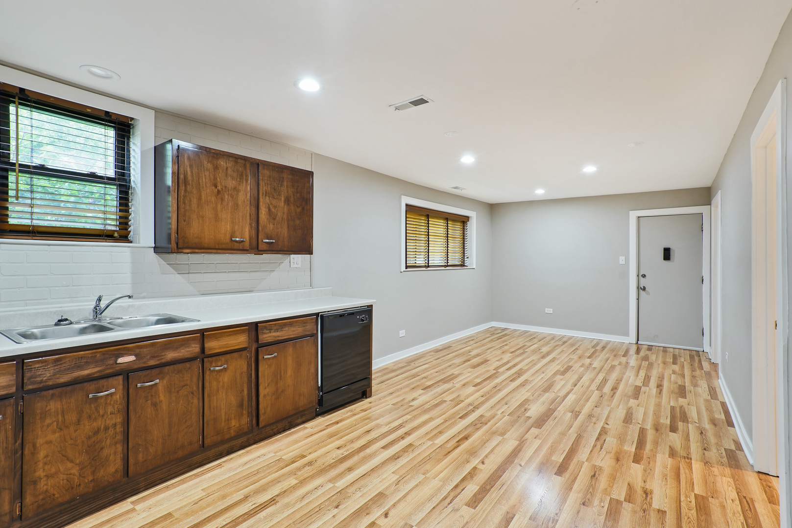 1037 West Polk Street Chicago, IL 60607 - Photo 4 of 36 Gallery Image 4