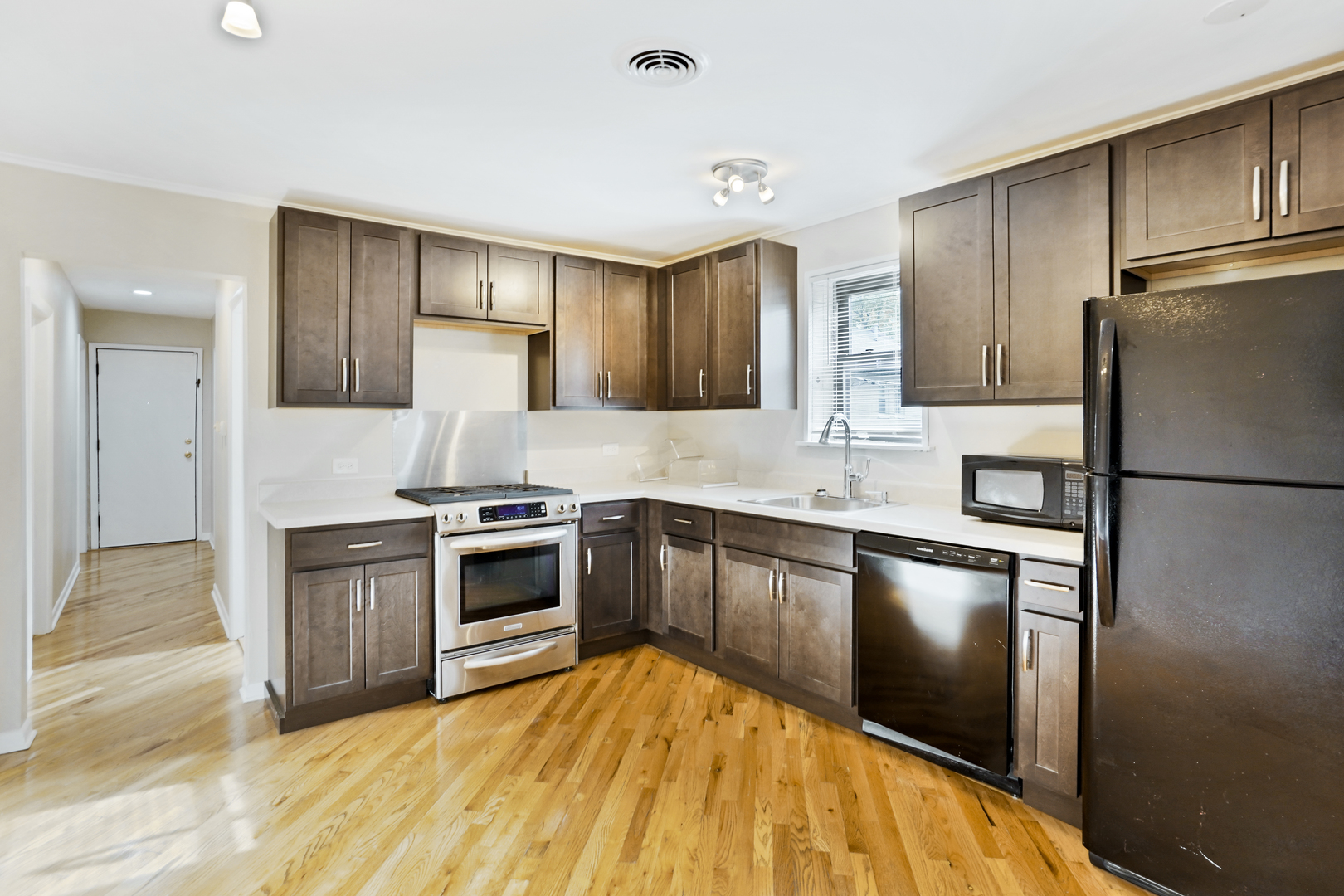 1037 West Polk Street Chicago, IL 60607 - Photo 8 of 36 Gallery Image 8