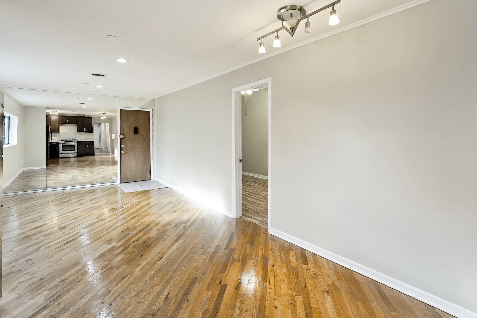 1037 West Polk Street Chicago, IL 60607 - Photo 9 of 36 Gallery Image 9