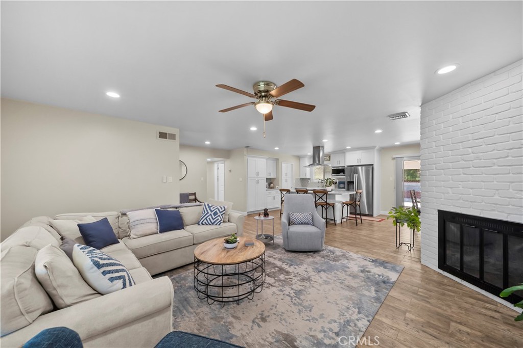 24607 Fourl Road Newhall, CA 91321 - Photo 5 of 25