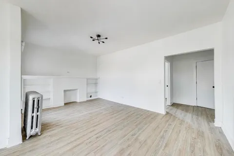 $2,000 | 7733 North Hermitage Avenue, Unit 3N, Chicago, IL 60626