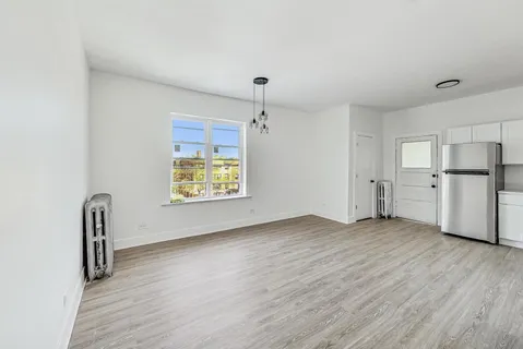 $2,000 | 7733 North Hermitage Avenue, Unit 3N, Chicago, IL 60626