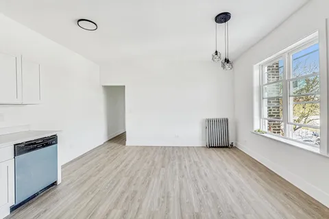 $2,000 | 7733 North Hermitage Avenue, Unit 3N, Chicago, IL 60626