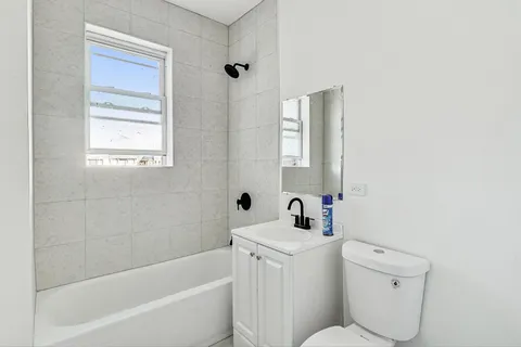 $2,000 | 7733 North Hermitage Avenue, Unit 3N, Chicago, IL 60626