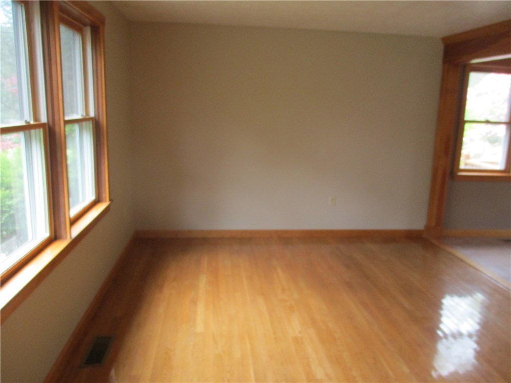 424 Franklin Road Coventry, RI 02816 - Photo 2 of 26