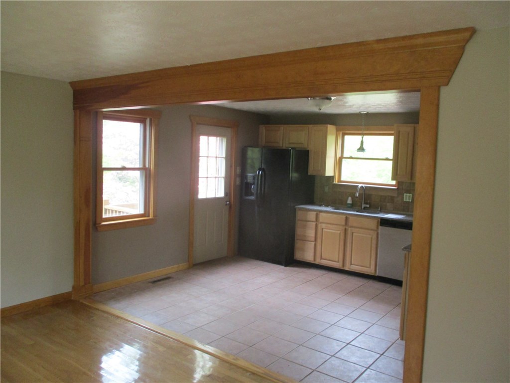 424 Franklin Road Coventry, RI 02816 - Photo 3 of 26