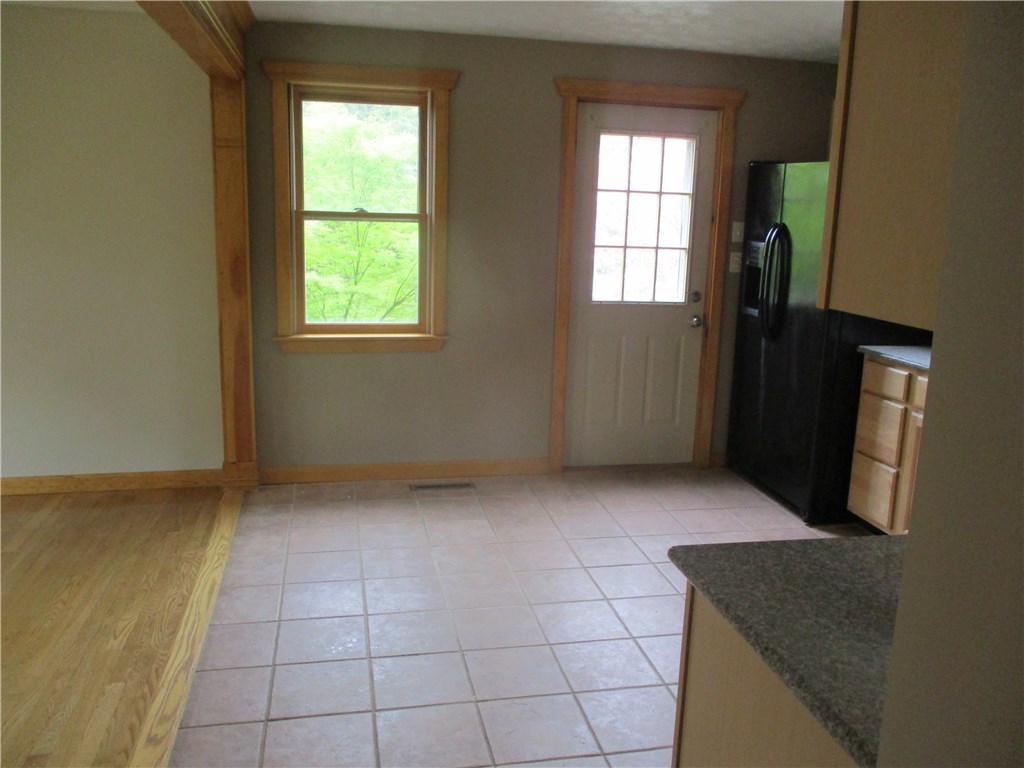 424 Franklin Road Coventry, RI 02816 - Photo 5 of 26