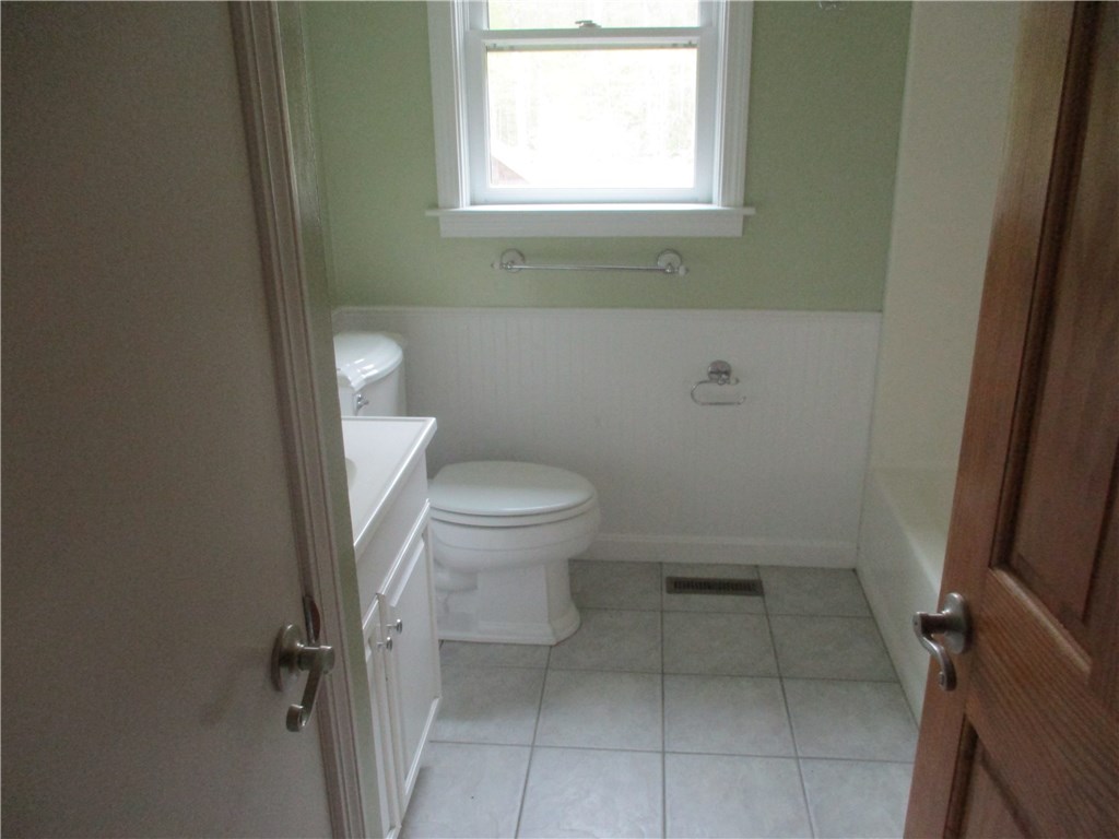 424 Franklin Road Coventry, RI 02816 - Photo 8 of 26
