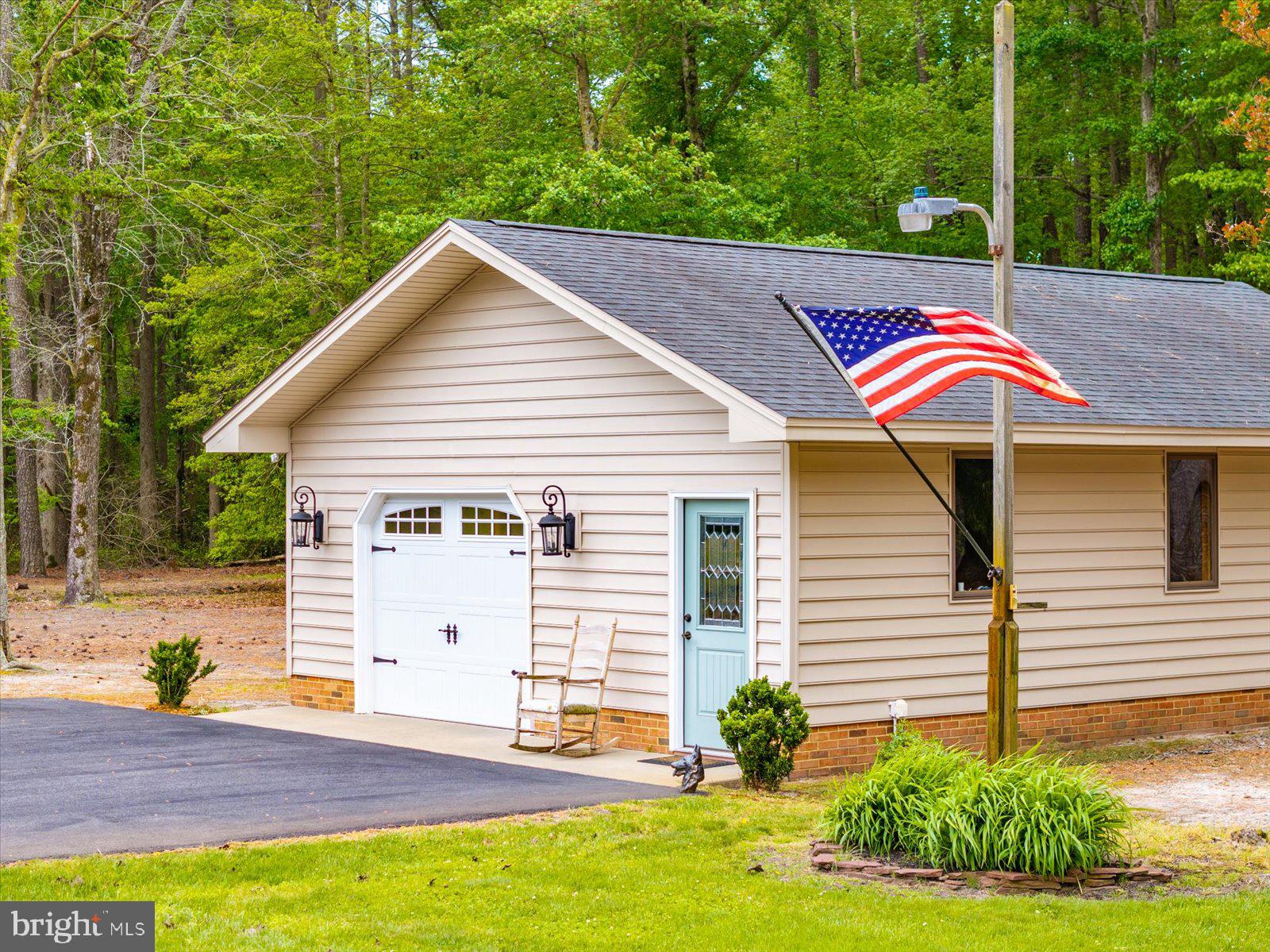 33915 Shockley Road Parsonsburg, MD 21849 - Photo 112 of 125 Charming garage with American spirit.