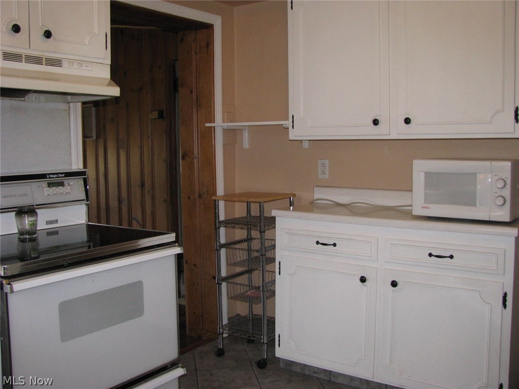 5651 Wellington Road Cleveland, OH 44124 - Photo 13 of 33