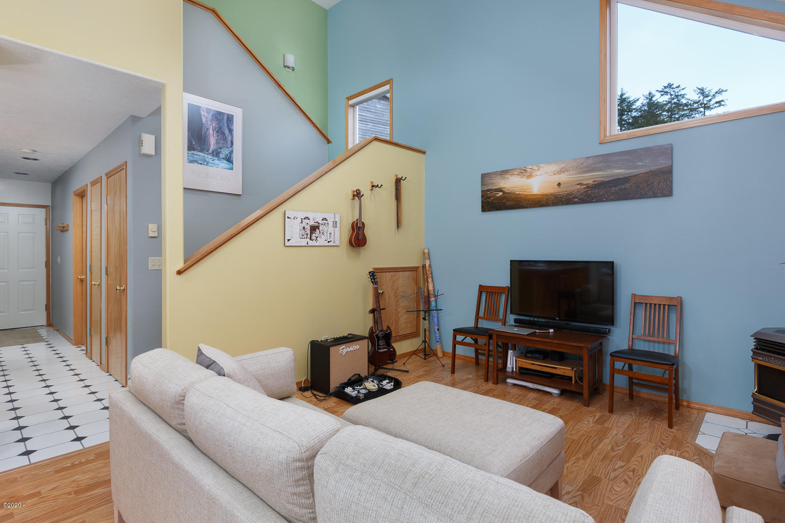 6100 Nestucca Ridge Road Pacific City, OR 97135 - Photo 2 of 14 Living room