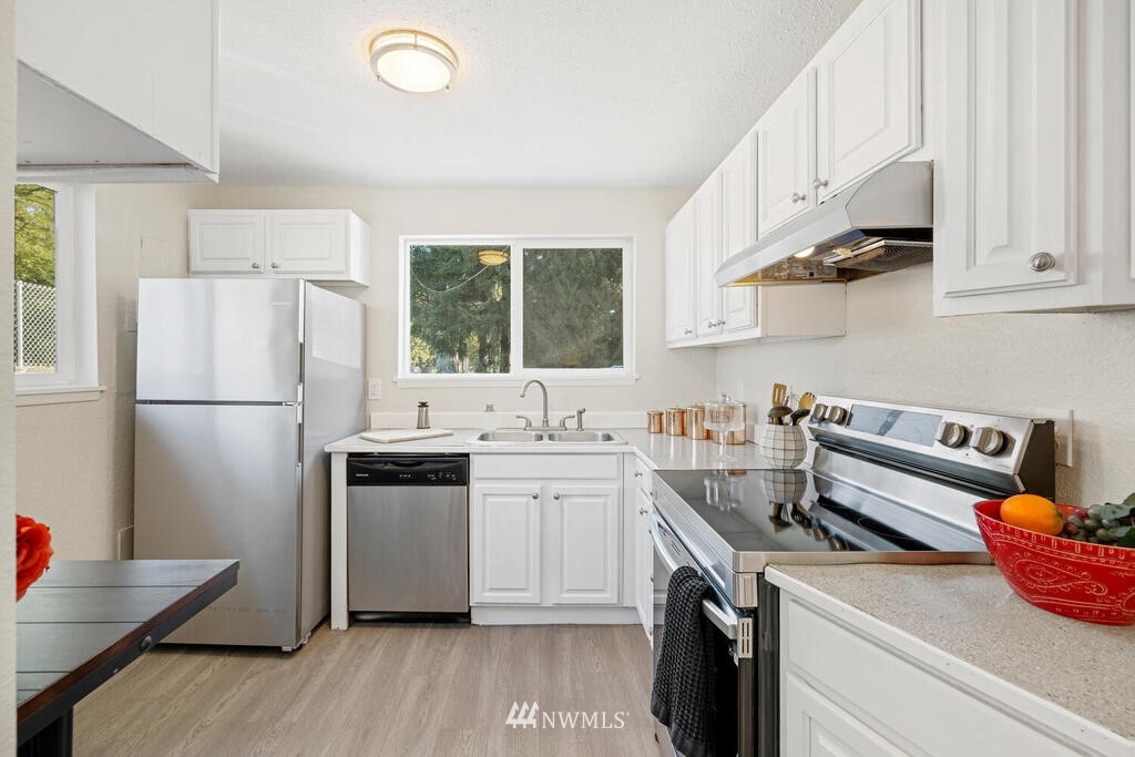 12419 Southeast Petrovitsky Road Renton, WA 98058 - Photo 4 of 21 Gallery Image 4