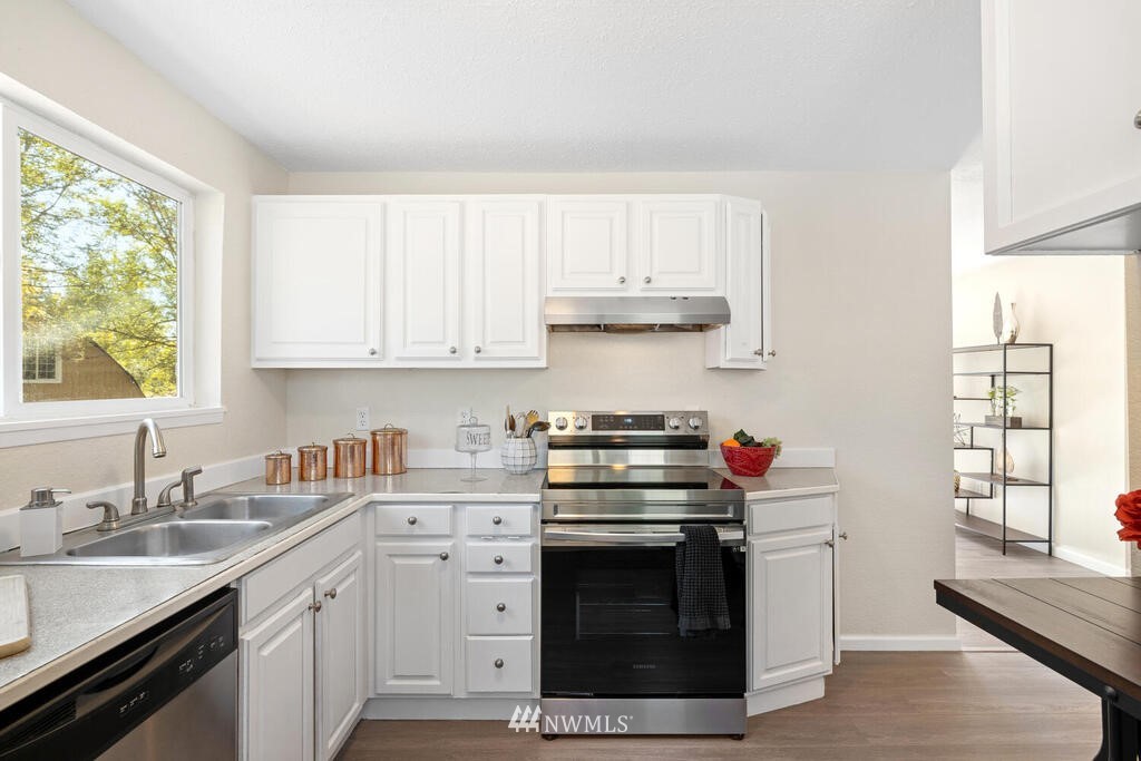 12419 Southeast Petrovitsky Road Renton, WA 98058 - Photo 6 of 21 Gallery Image 6