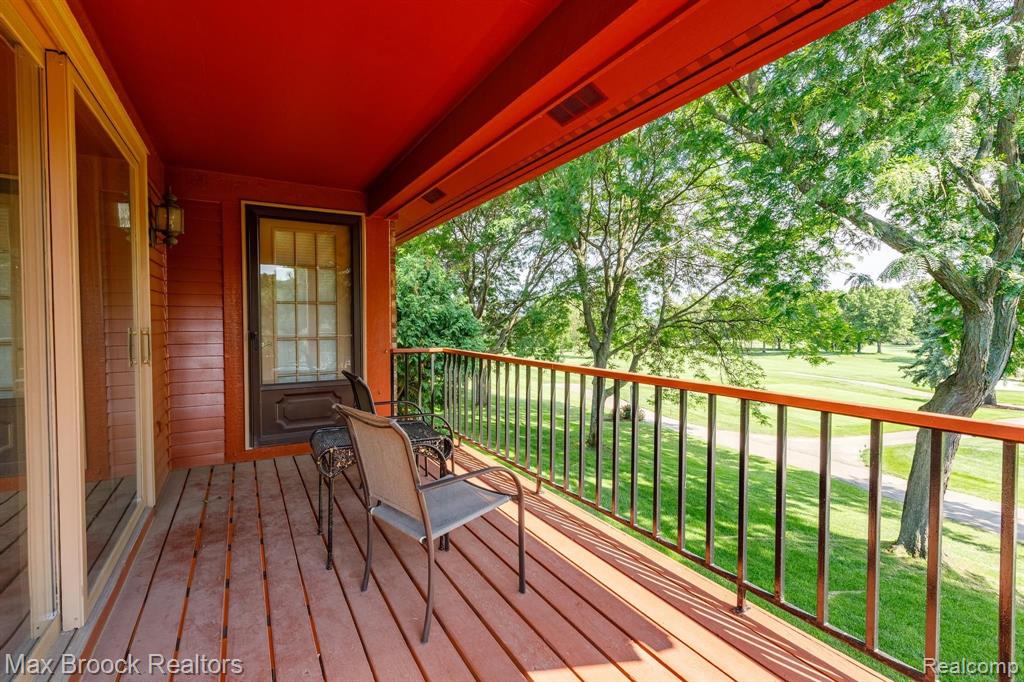 856 Green View Court Rochester Hills, MI 48307 - Photo 12 of 35