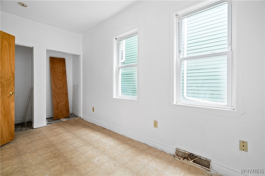 71 Hoyt Street Buffalo, NY 14213 - Photo 18 of 35