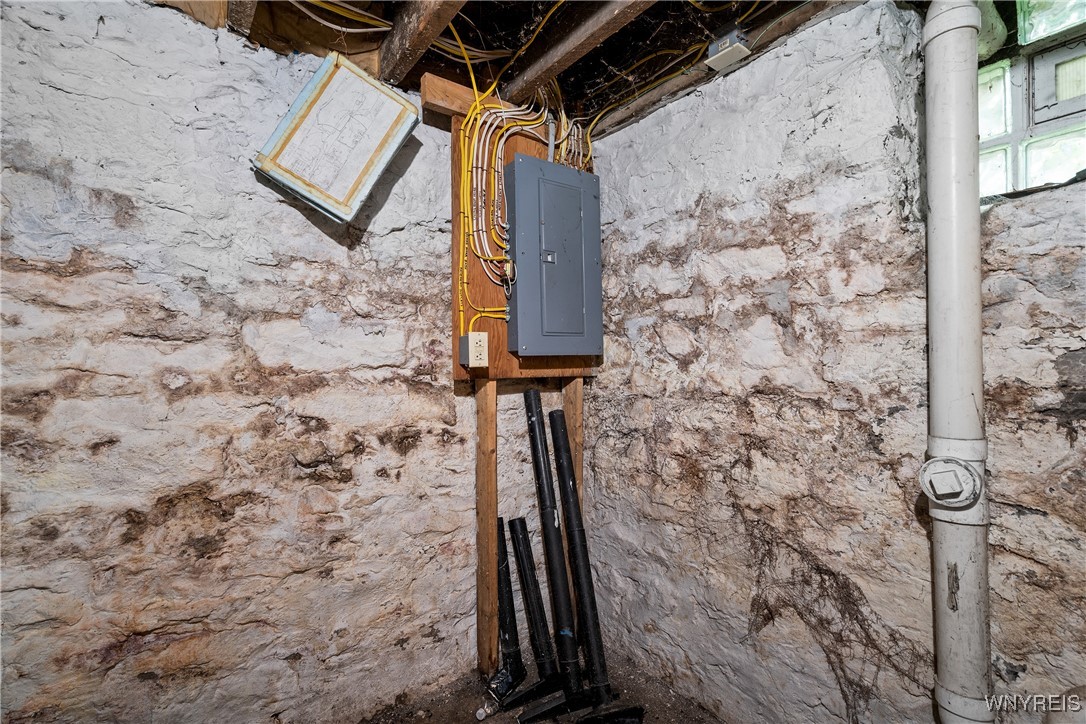 71 Hoyt Street Buffalo, NY 14213 - Photo 29 of 35