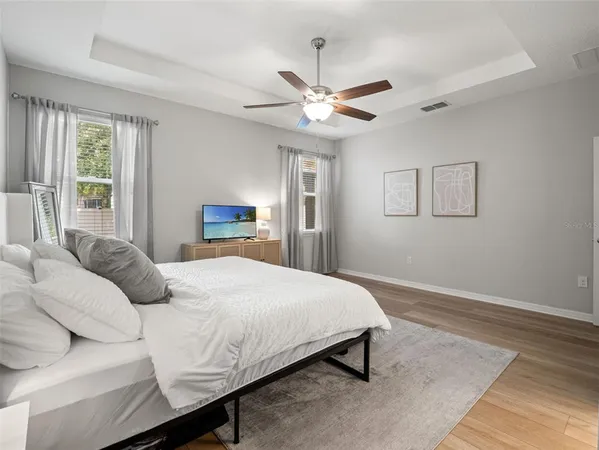 a view of livingroom with furniture