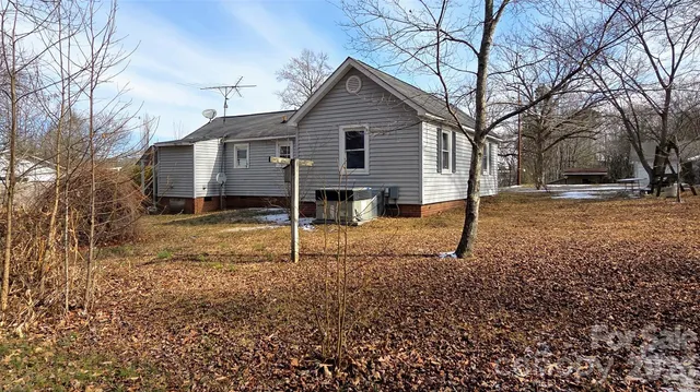 a house view with a outdoor space