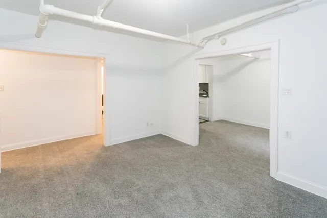 $2,097 | 629 West Cornelia Avenue, Unit GDN, Chicago, IL 60657