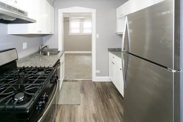 $2,097 | 629 West Cornelia Avenue, Unit GDN, Chicago, IL 60657