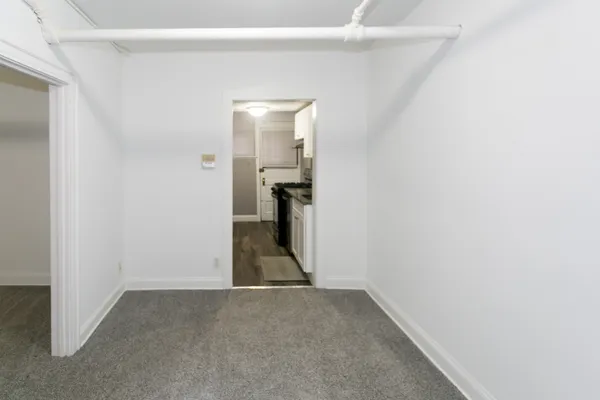 $2,047 | 629 West Cornelia Avenue, Unit GDN, Chicago, IL 60657
