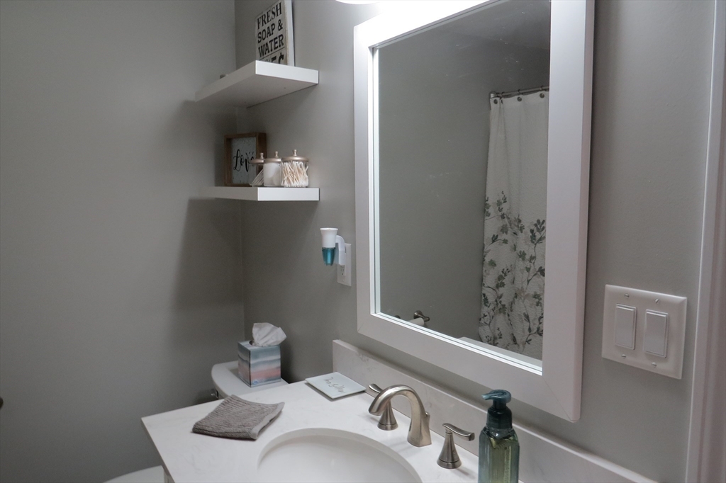 267 Reed Street Hanson, MA 02341 - Photo 11 of 26 Gallery Image 11