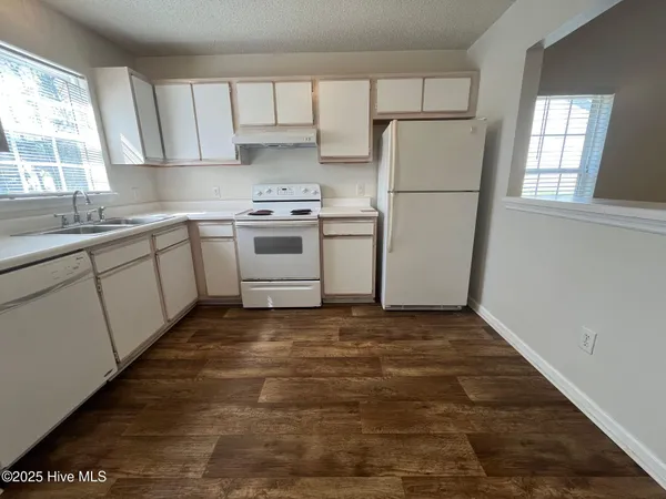 $1,400 | 400 Meadowbrook Lane, Jacksonville, NC 28546