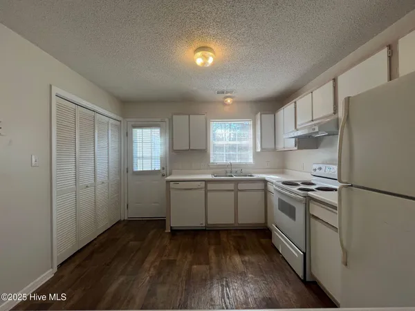 $1,400 | 400 Meadowbrook Lane, Jacksonville, NC 28546