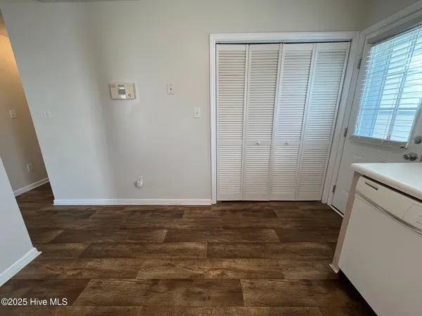 $1,400 | 400 Meadowbrook Lane, Jacksonville, NC 28546