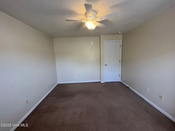 $1,400 | 400 Meadowbrook Lane, Jacksonville, NC 28546