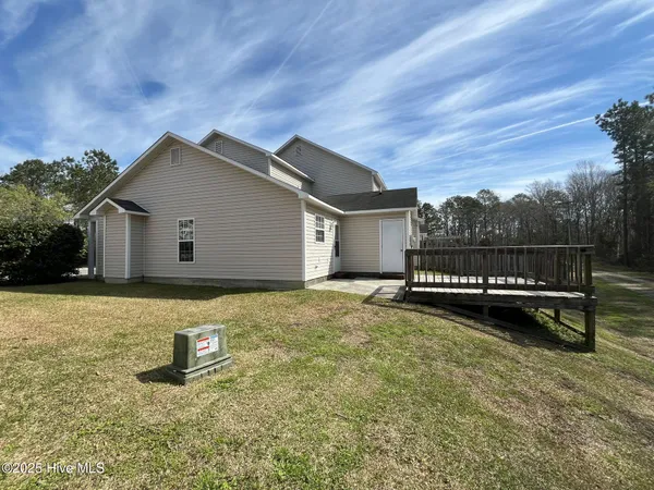 $1,400 | 400 Meadowbrook Lane, Jacksonville, NC 28546