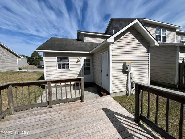 $1,400 | 400 Meadowbrook Lane, Jacksonville, NC 28546