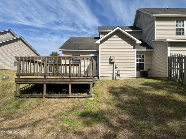$1,400 | 400 Meadowbrook Lane, Jacksonville, NC 28546