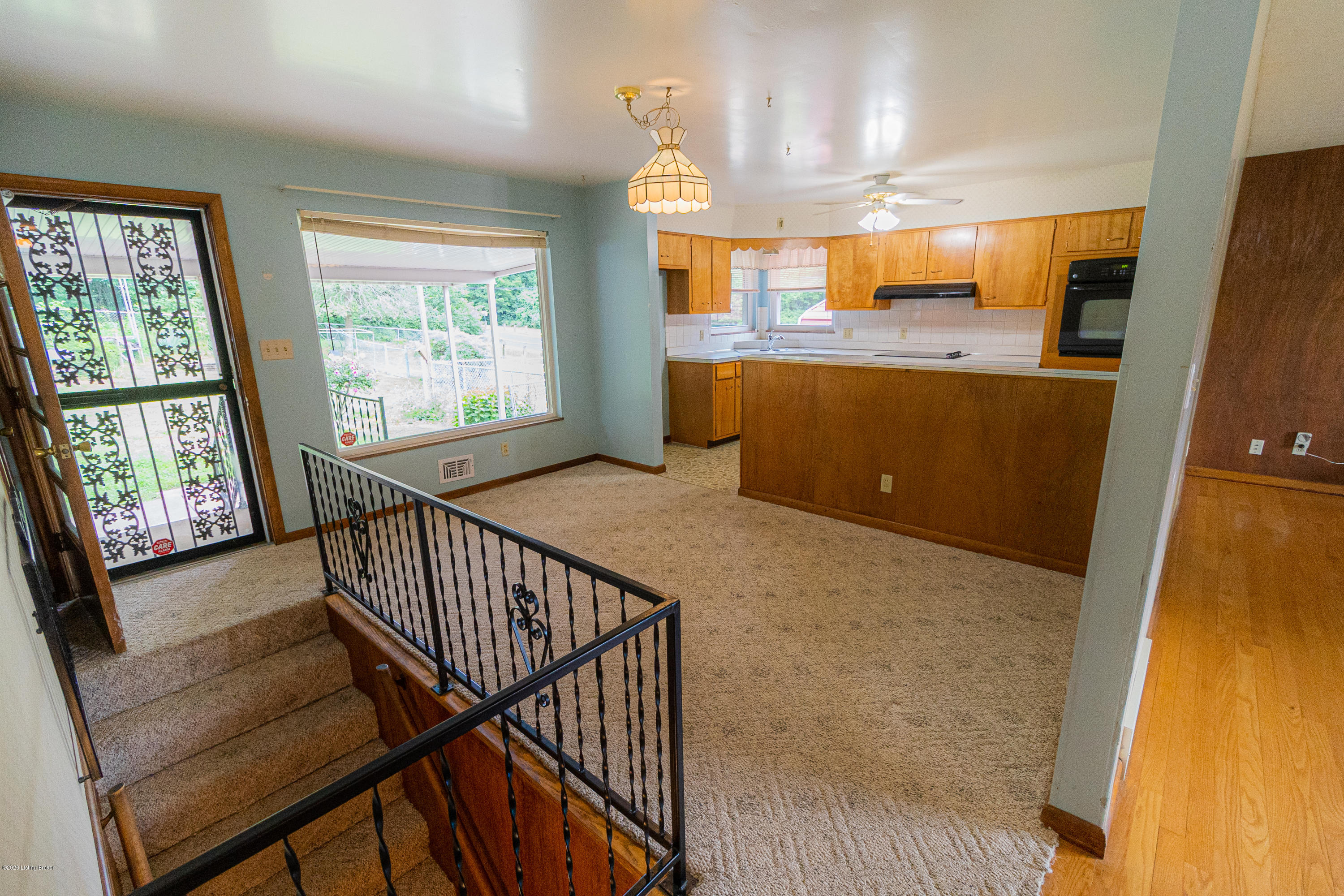6809 Fernhaven Road Louisville, KY 40228 - Photo 19 of 35 Dinning area