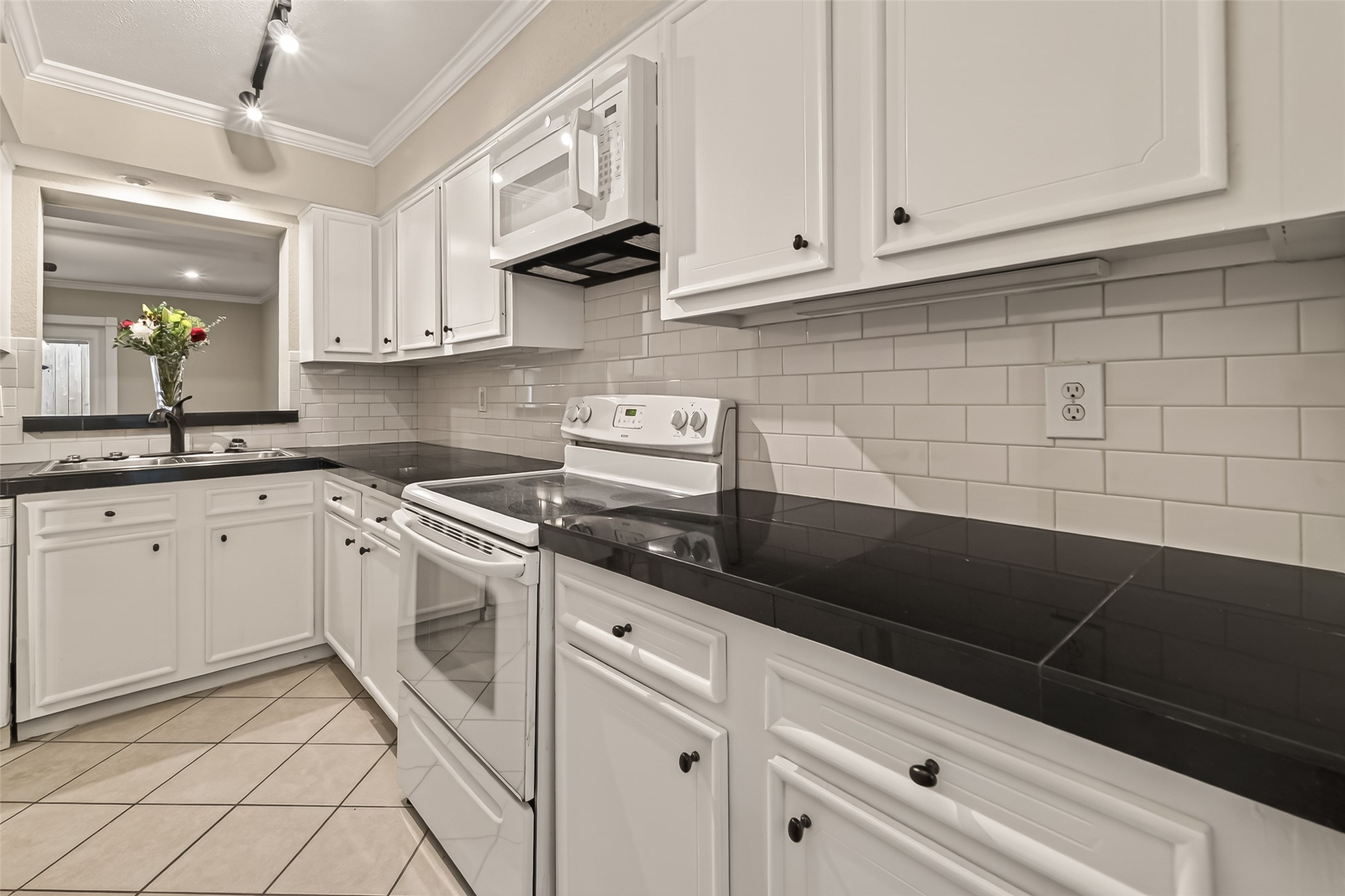 11550 Chimney Rock Road, Unit 330 Houston, TX 77035 - Photo 14 of 30 Kitchen has plenty of cabinets and counter space.