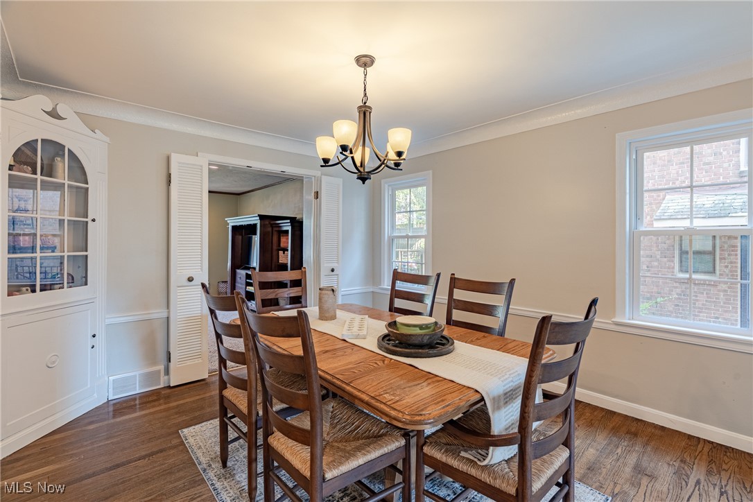2383 Saybrook Road Cleveland, OH 44118 - Photo 7 of 32