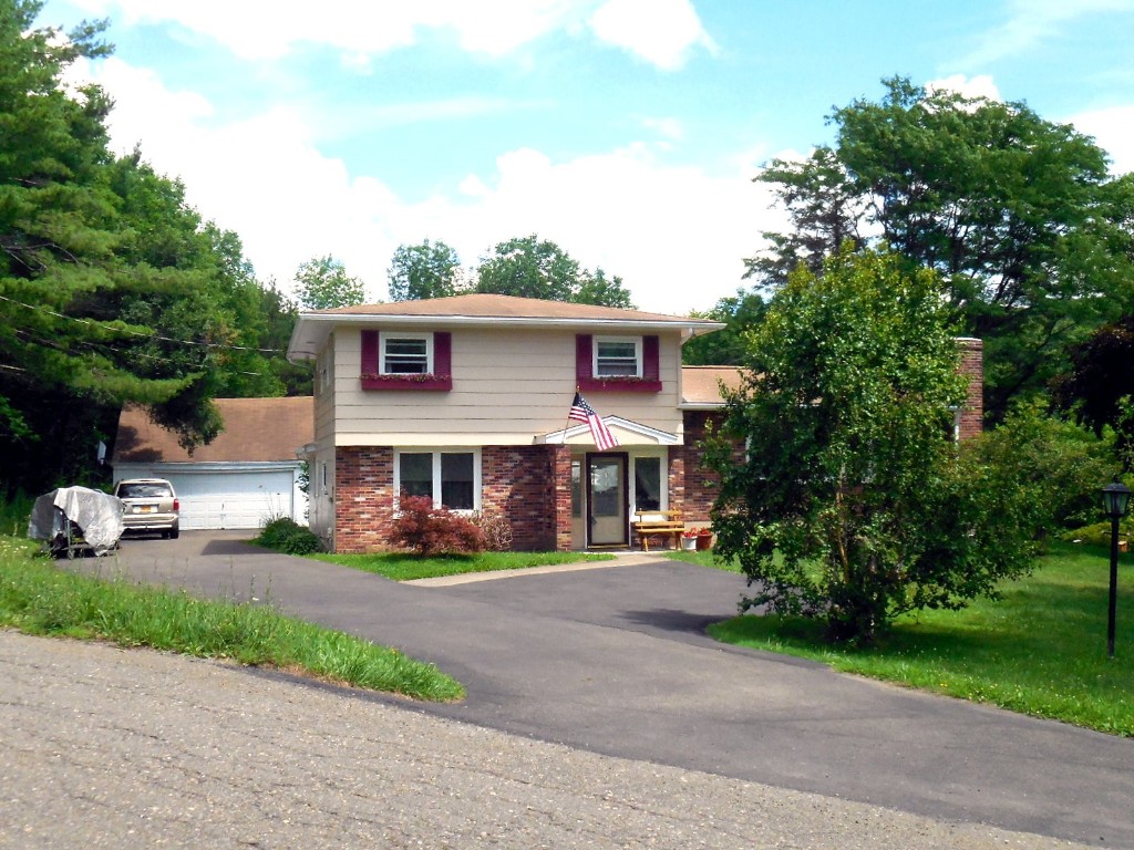 660 Walker Road Endicott, NY 13760 - Photo 2 of 34 Gallery Image 2