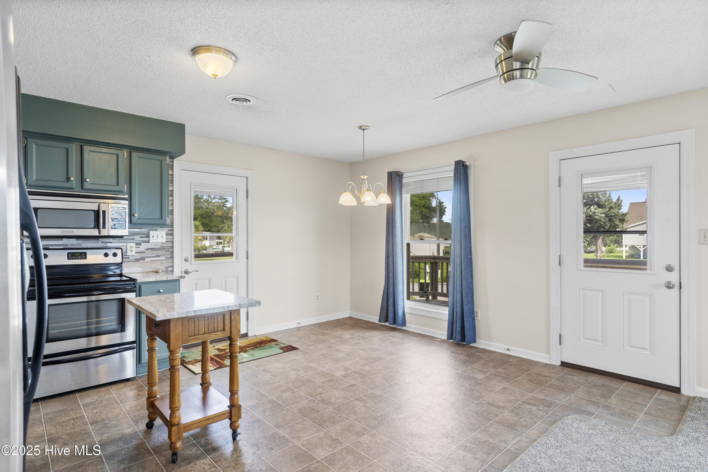 112 Dolphin Bay Estates Cedar Point, NC 28584 - Photo 13 of 63 112DolphinBay-7-2-25-023