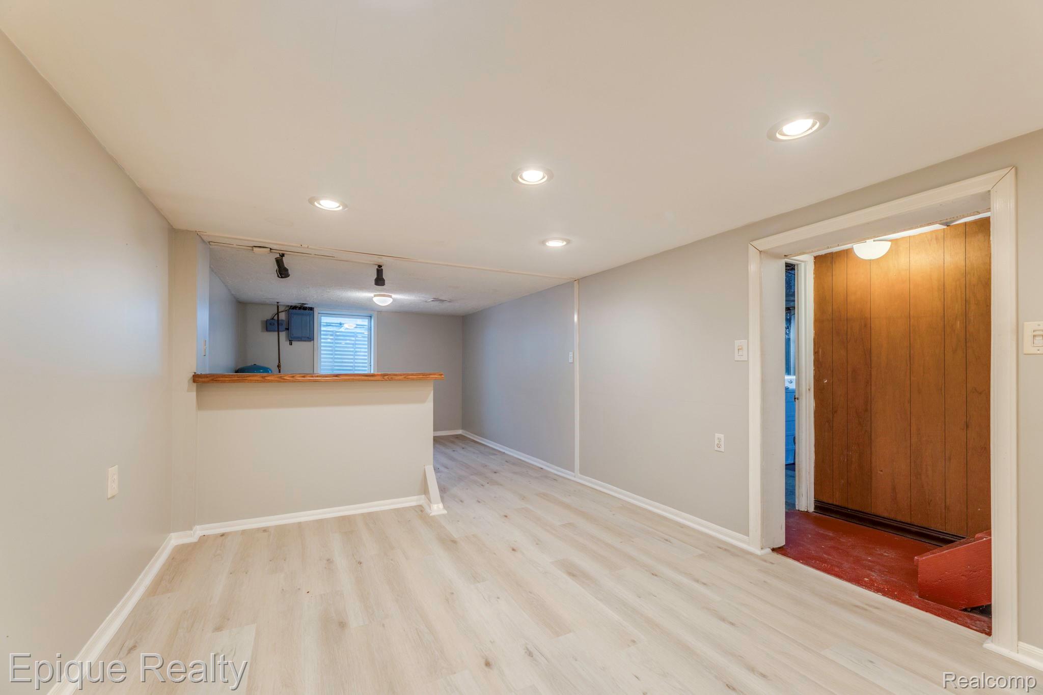 11110 Davison Road Davison, MI 48423 - Photo 42 of 65 11110 Davison (32 of 55).jpg
