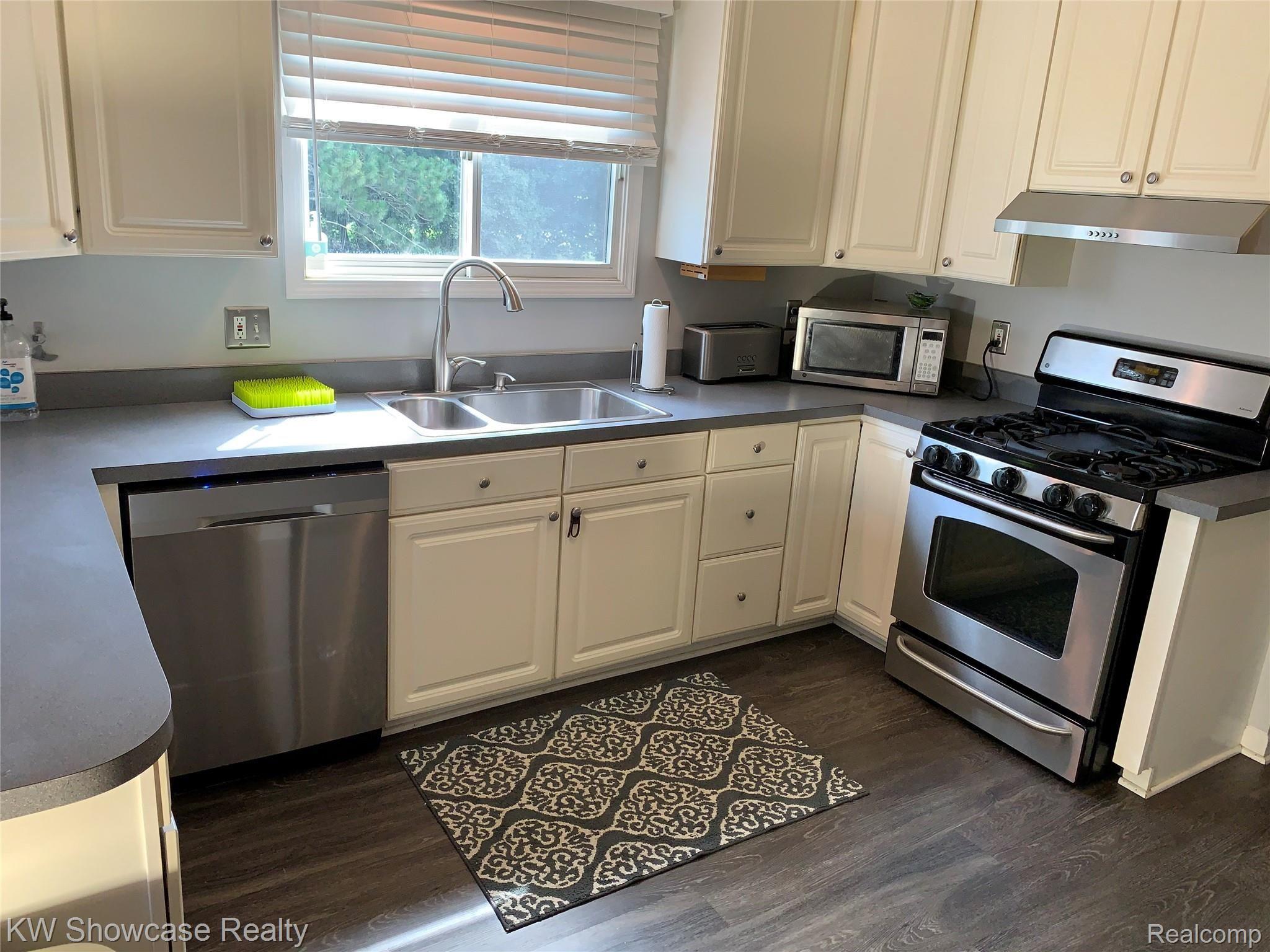 13115 22 Mile Road Utica, MI 48315 - Photo 10 of 34 Kitchen 2.jpg