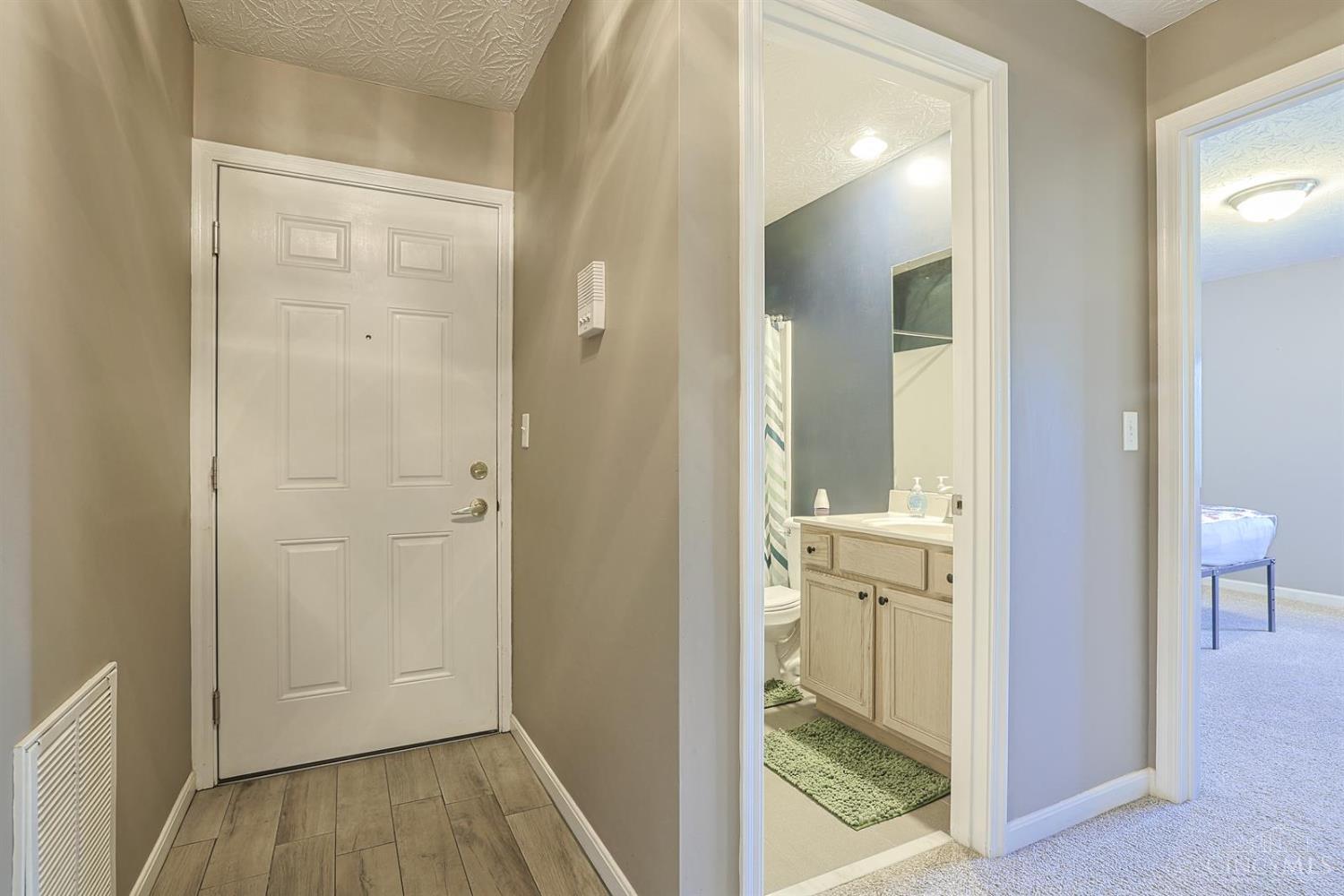 3408 North Bend Road, Unit 12 Cincinnati, OH 45247 - Photo 6 of 29 Gallery Image 6